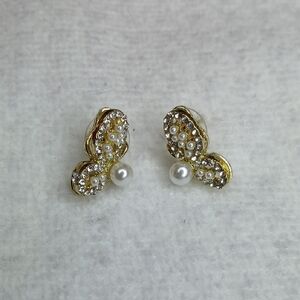 Fashion Gold Toned and Bead Butterfly Stud Earrings
